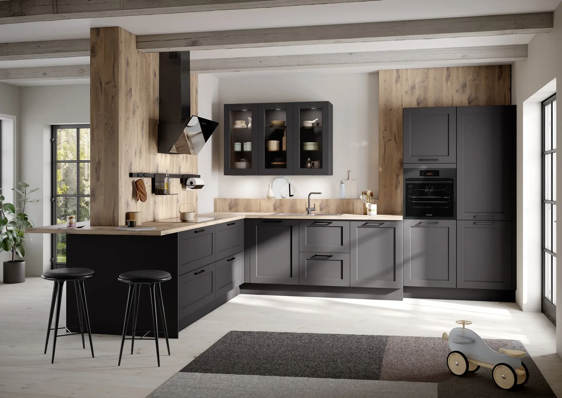 Landhausküche ROMA in Schwarz mit Holzbalken und Dunstabzug in Holzverkleidung